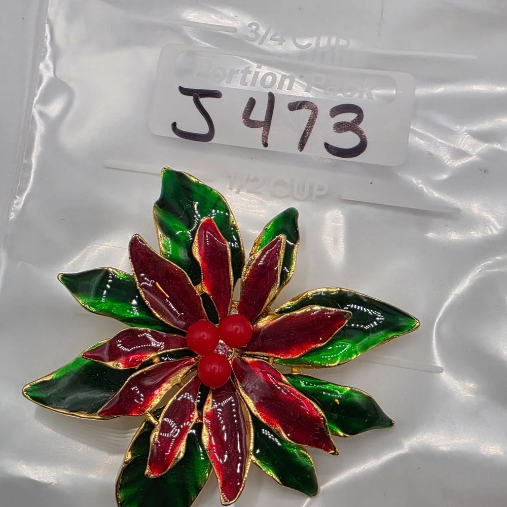 Vintage Enamel Poinsettia Christmas Brooch Red Green‎ Gold Tone Holiday Flower